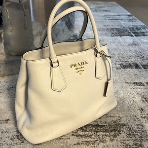 Gorgeous Like New Prada Leather Bag
